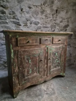 Buffet rustique français en noyer, XVIIIe siècle, 3 tiroirs et 2 portes