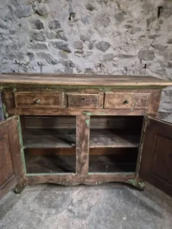 Buffet rustique français en noyer, XVIIIe siècle, 3 tiroirs et 2 portes