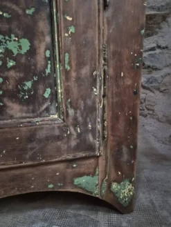 Buffet rustique français en noyer, XVIIIe siècle, 3 tiroirs et 2 portes