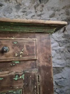 Buffet rustique français en noyer, XVIIIe siècle, 3 tiroirs et 2 portes