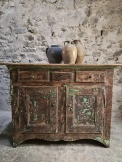 Buffet rustique français en noyer, XVIIIe siècle, 3 tiroirs et 2 portes