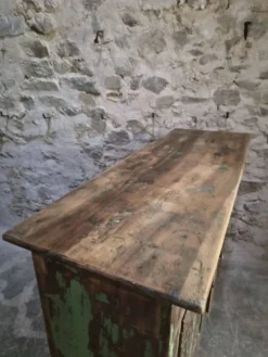 Buffet rustique français en noyer, XVIIIe siècle, 3 tiroirs et 2 portes