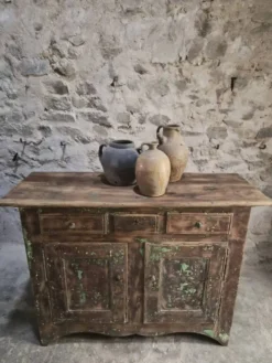 Buffet rustique français en noyer, XVIIIe siècle, 3 tiroirs et 2 portes