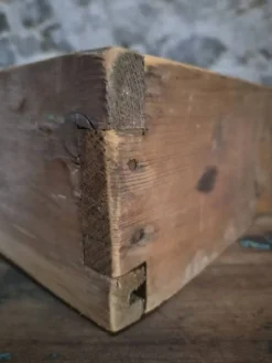 Buffet rustique français en noyer, XVIIIe siècle, 3 tiroirs et 2 portes