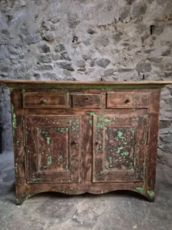 Buffet rustique français en noyer, XVIIIe siècle, 3 tiroirs et 2 portes