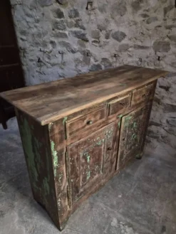Buffet rustique français en noyer, XVIIIe siècle, 3 tiroirs et 2 portes