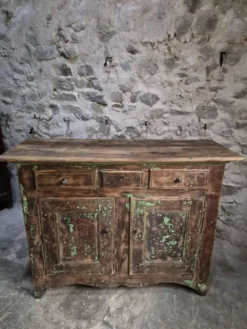 Buffet rustique français en noyer, XVIIIe siècle, 3 tiroirs et 2 portes