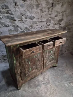 Buffet rustique français en noyer, XVIIIe siècle, 3 tiroirs et 2 portes
