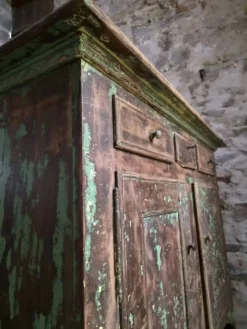 Buffet rustique français en noyer, XVIIIe siècle, 3 tiroirs et 2 portes