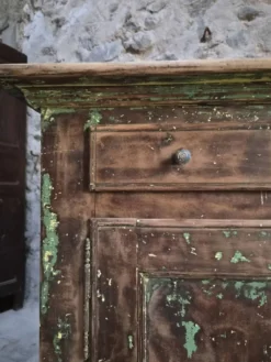 Buffet rustique français en noyer, XVIIIe siècle, 3 tiroirs et 2 portes