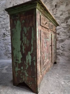 Buffet rustique français en noyer, XVIIIe siècle, 3 tiroirs et 2 portes