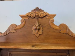 Buffet Saint Hubert fin XIXieme en noyer