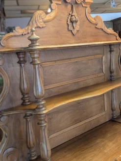 Buffet Saint Hubert fin XIXieme en noyer