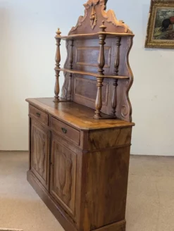 Buffet Saint Hubert fin XIXieme en noyer