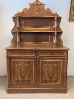 Buffet Saint Hubert fin XIXieme en noyer