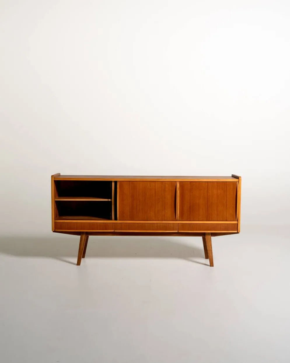 Buffet scandinave en teck avec verre fumé, années 1950-60.