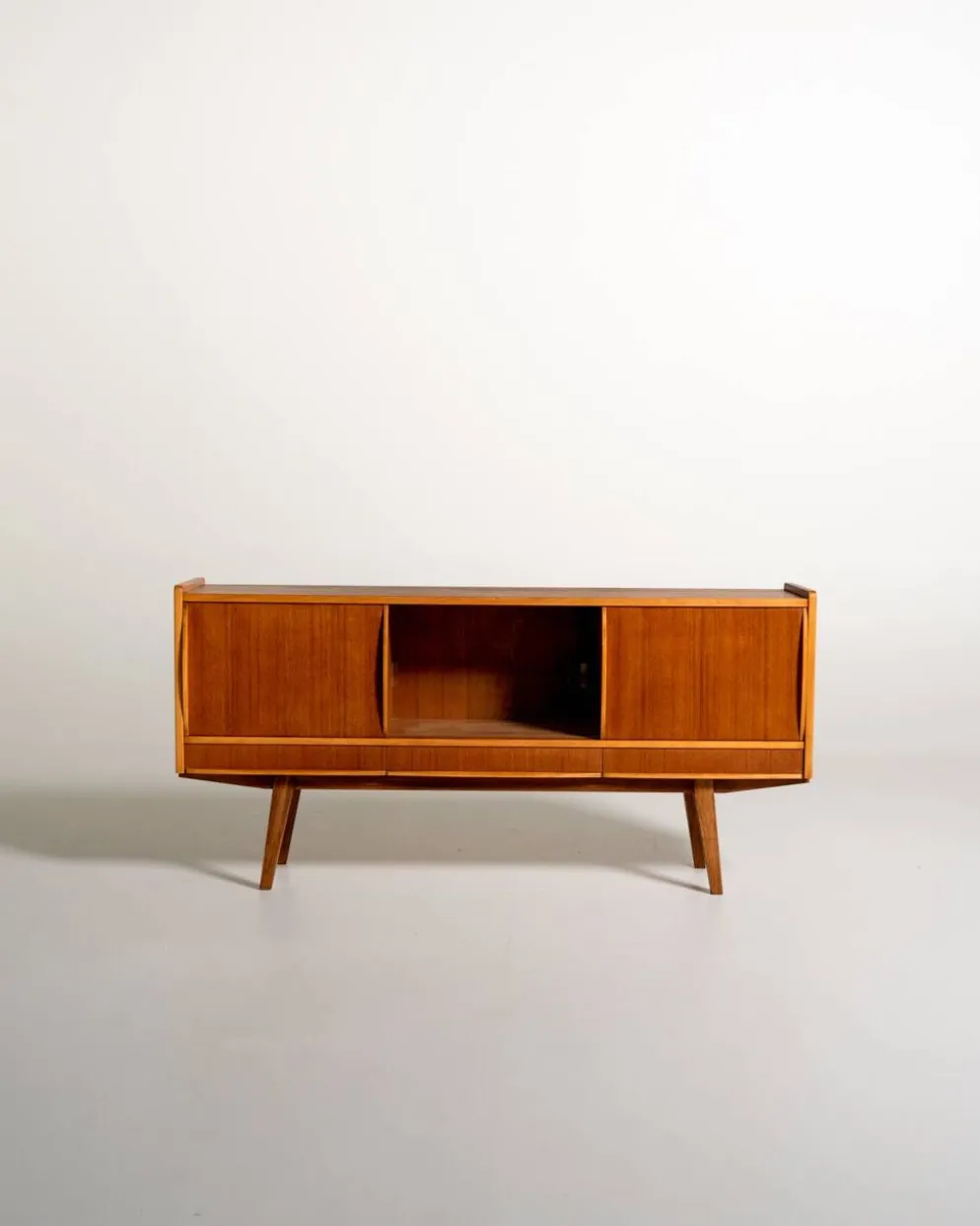 Buffet scandinave en teck avec verre fumé, années 1950-60.