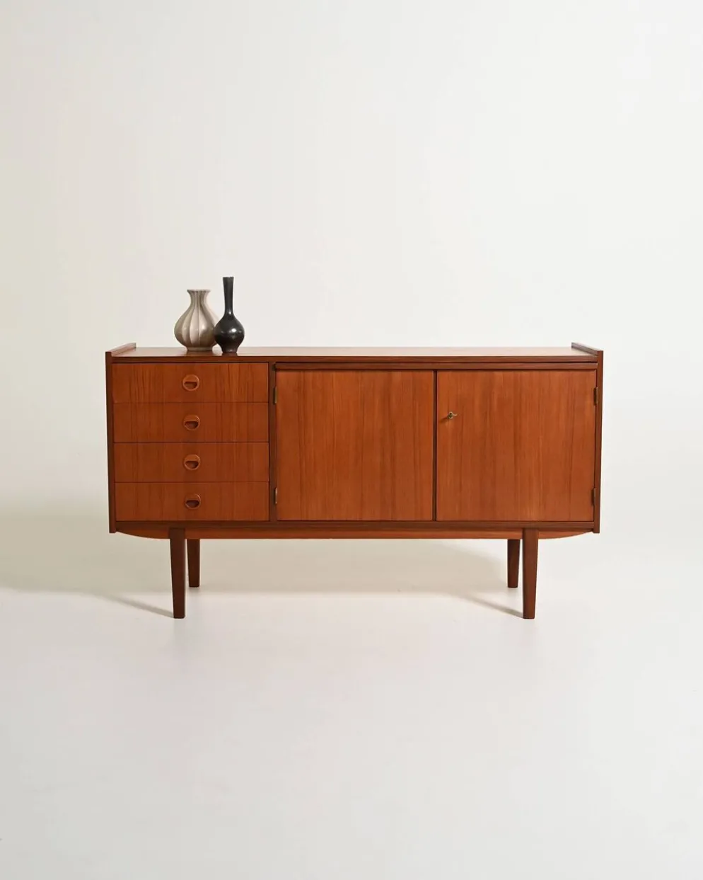 Buffet scandinave en teck avec étagère escamotable, années 1960