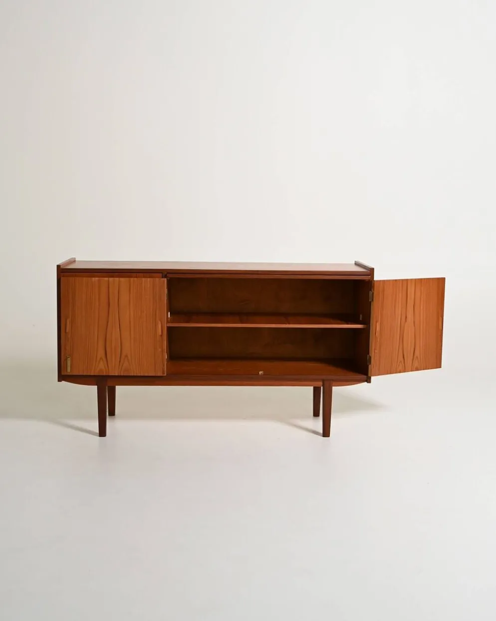 Buffet scandinave en teck avec étagère escamotable, années 1960