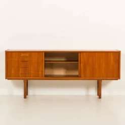 Buffet scandinave en teck dans le style de Nils Jonsson, années 1960.