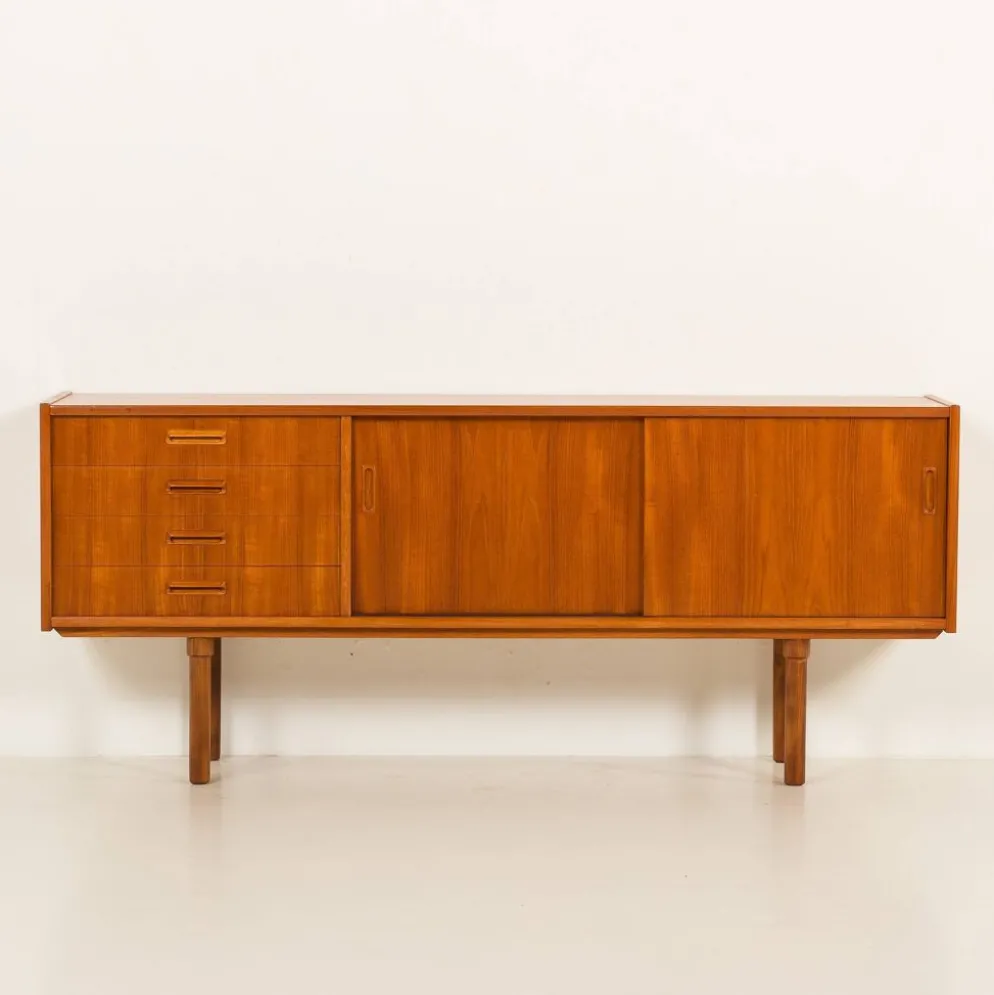 Buffet scandinave en teck dans le style de Nils Jonsson, années 1960.