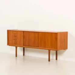 Buffet scandinave en teck dans le style de Nils Jonsson, années 1960.