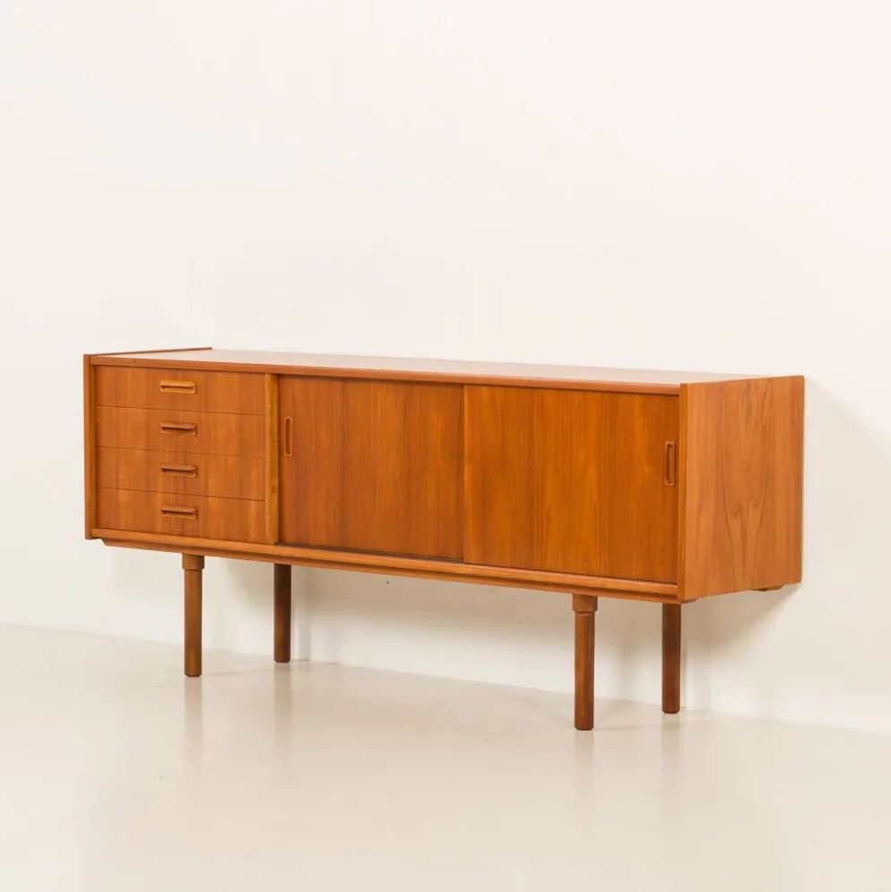Buffet scandinave en teck dans le style de Nils Jonsson, années 1960.