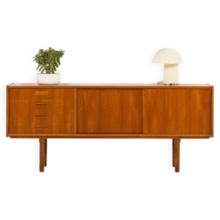 Buffet scandinave en teck dans le style de Nils Jonsson, années 1960.