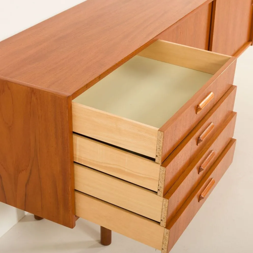 Buffet scandinave en teck dans le style de Nils Jonsson, années 1960.
