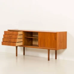 Buffet scandinave en teck dans le style de Nils Jonsson, années 1960.