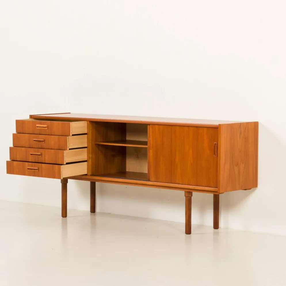 Buffet scandinave en teck dans le style de Nils Jonsson, années 1960.