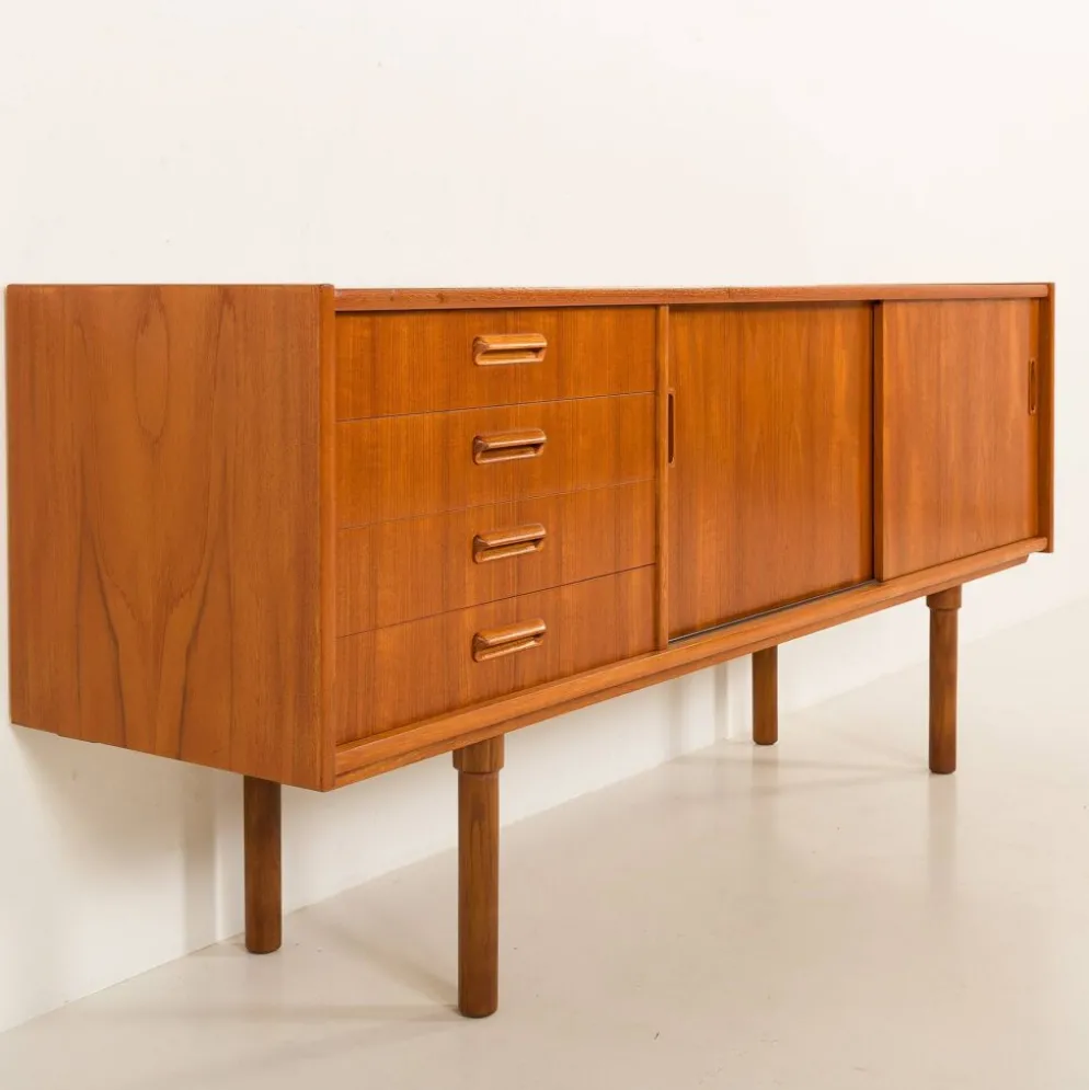 Buffet scandinave en teck dans le style de Nils Jonsson, années 1960.
