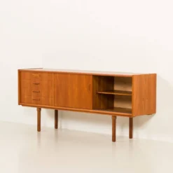 Buffet scandinave en teck dans le style de Nils Jonsson, années 1960.