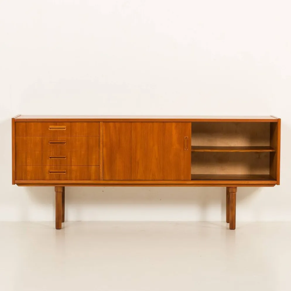 Buffet scandinave en teck dans le style de Nils Jonsson, années 1960.