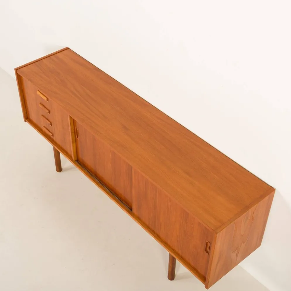 Buffet scandinave en teck dans le style de Nils Jonsson, années 1960.