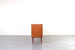 Buffet scandinave en teck du milieu du siècle par Nils Jonsson pour P.S. Heggen