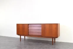 Buffet scandinave en teck du milieu du siècle par Nils Jonsson pour P.S. Heggen
