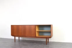 Buffet scandinave en teck du milieu du siècle par Nils Jonsson pour P.S. Heggen