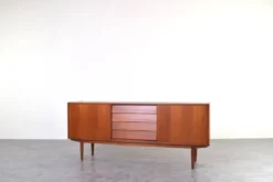 Buffet scandinave en teck du milieu du siècle par Nils Jonsson pour P.S. Heggen