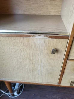 buffet secrétaire des années 60 sur pieds fuseaux