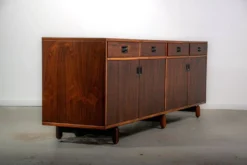 Buffet Stildomus avec des détails en laiton