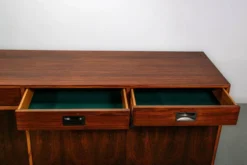 Buffet Stildomus avec des détails en laiton