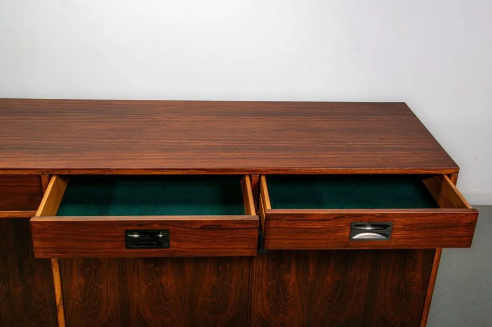 Buffet Stildomus avec des détails en laiton