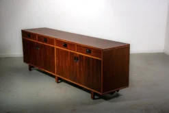 Buffet Stildomus avec des détails en laiton