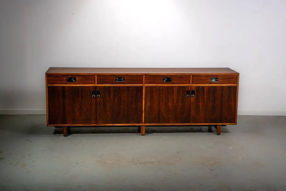 Buffet Stildomus avec des détails en laiton