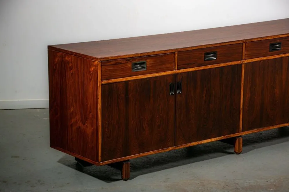 Buffet Stildomus avec des détails en laiton
