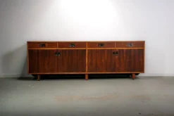 Buffet Stildomus avec des détails en laiton