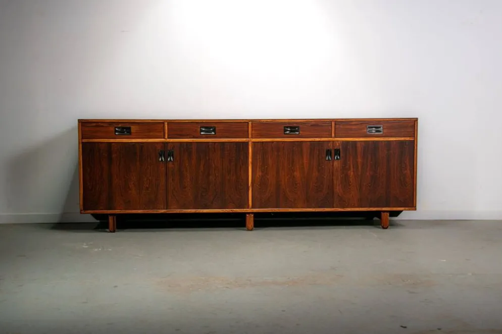 Buffet Stildomus avec des détails en laiton