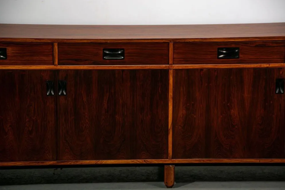 Buffet Stildomus avec des détails en laiton