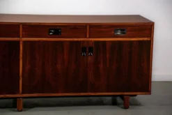 Buffet Stildomus avec des détails en laiton